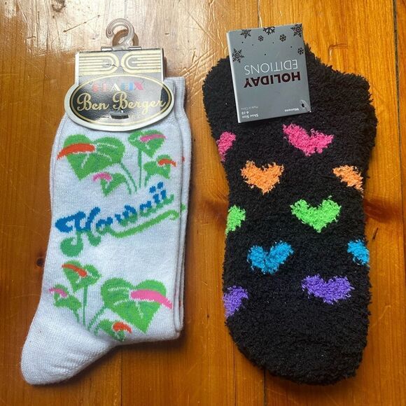 NWT Y2K Graphix Ben Berger Hawaii Socks and Holiday Editions heart fuzzy socks - Picture 1 of 4